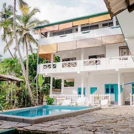 Asanka Surf House & Resturant Bed & Breakfast Midigama East Exterior foto