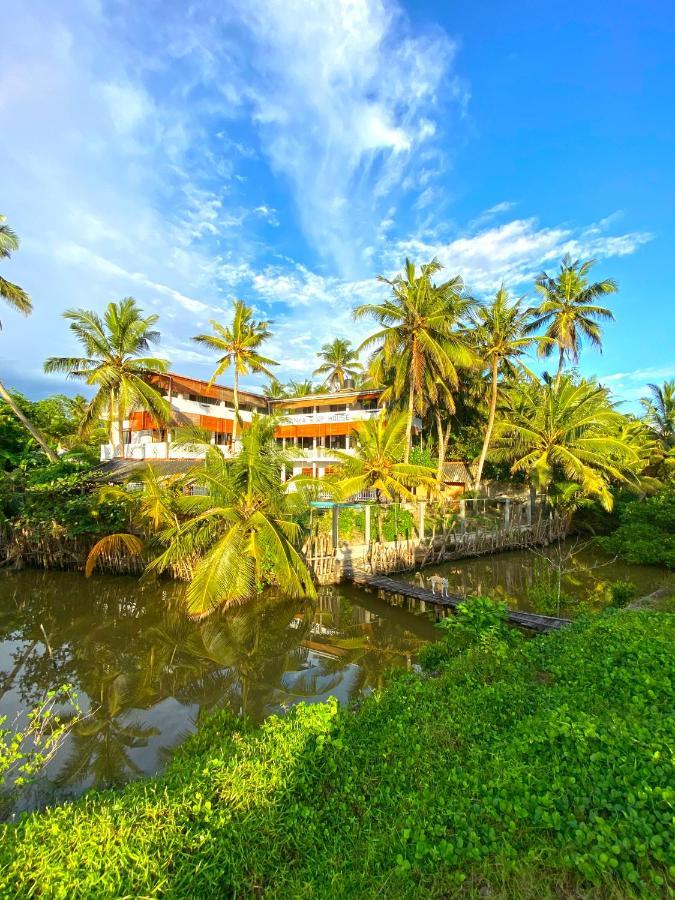 Asanka Surf House & Resturant Bed & Breakfast Midigama East Exterior foto