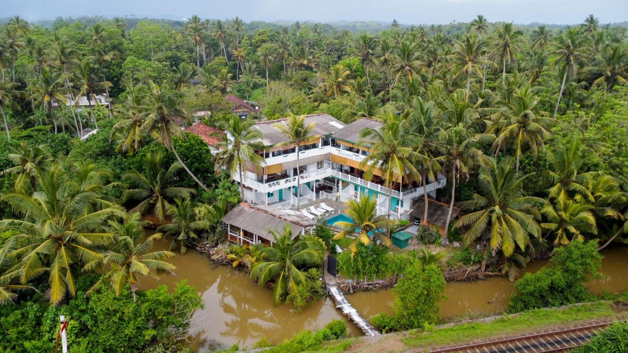Asanka Surf House & Resturant Bed & Breakfast Midigama East Exterior foto