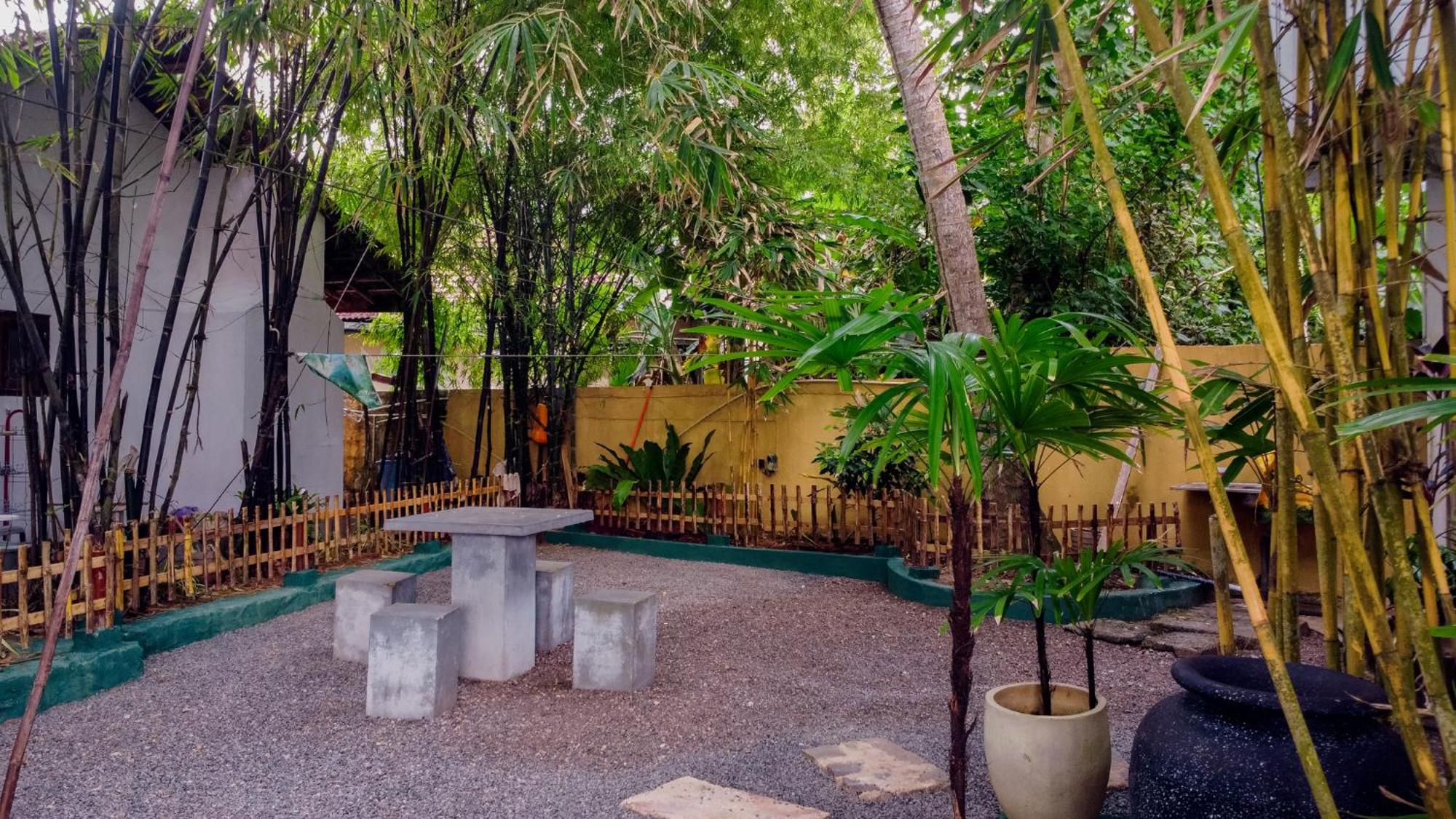Asanka Surf House & Resturant Bed & Breakfast Midigama East Exterior foto