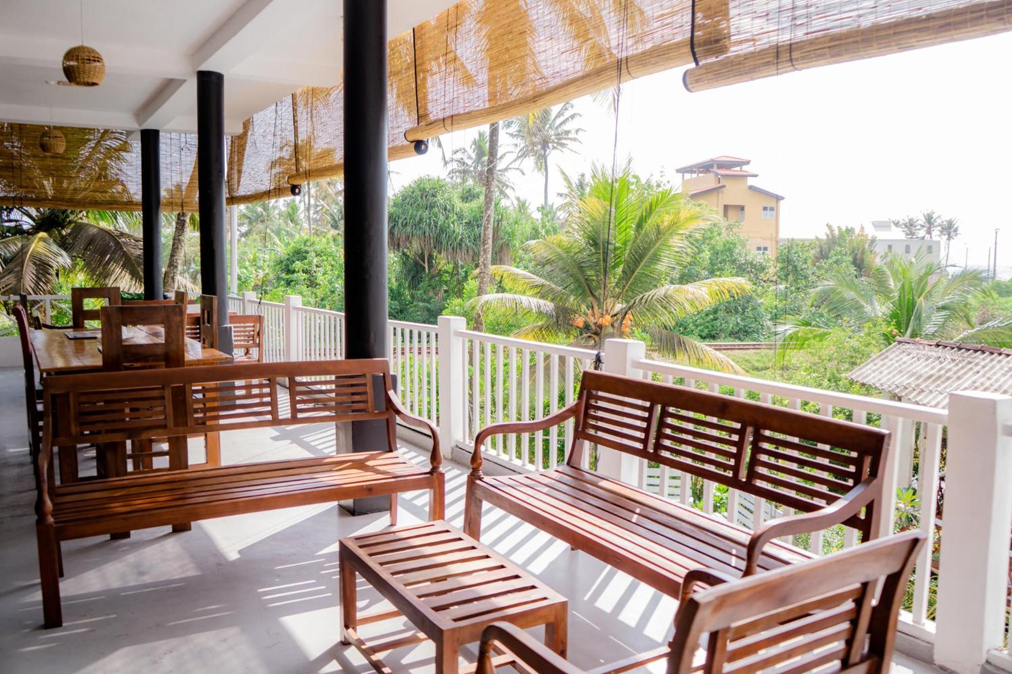 Asanka Surf House & Resturant Bed & Breakfast Midigama East Exterior foto