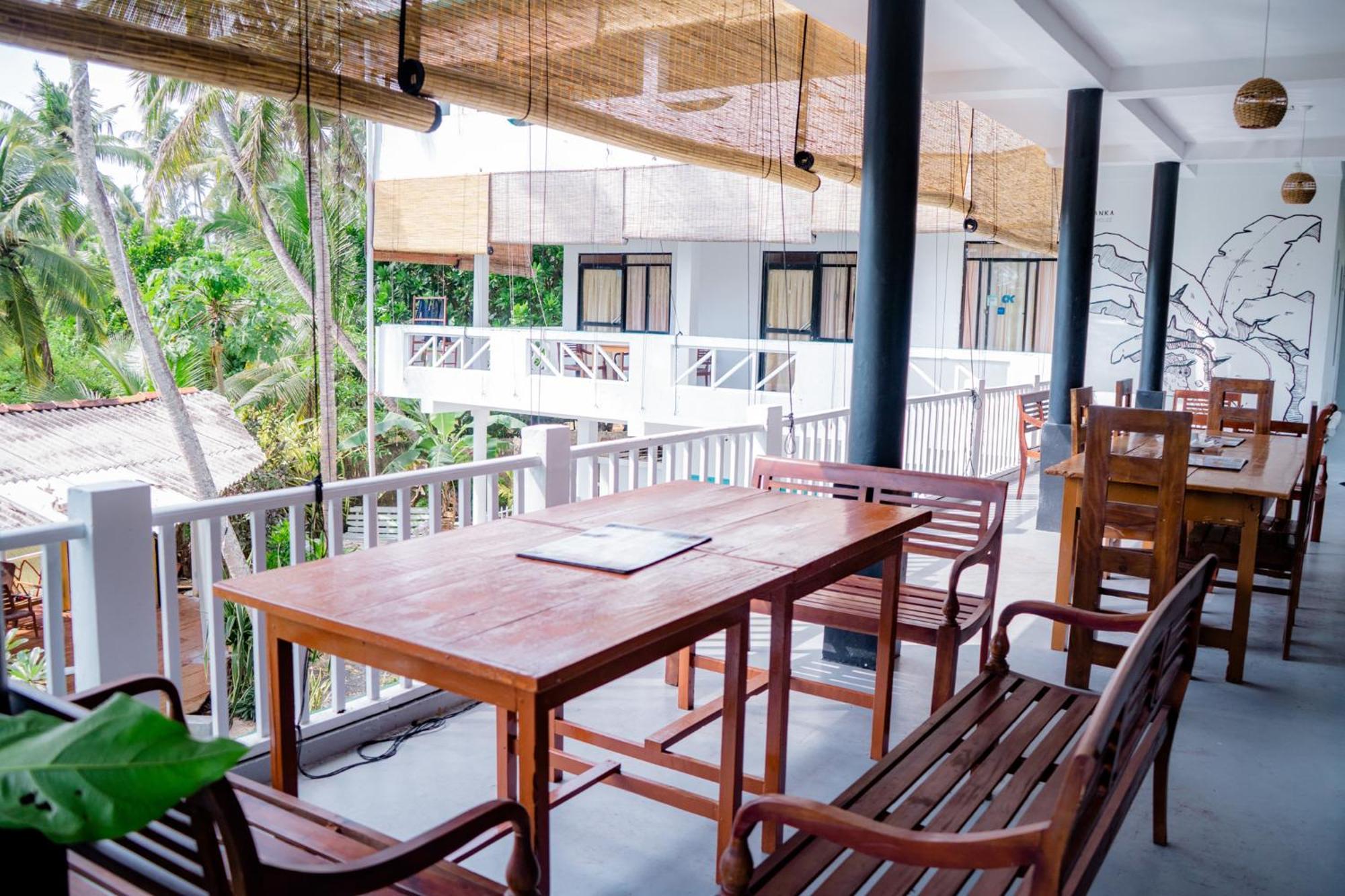Asanka Surf House & Resturant Bed & Breakfast Midigama East Exterior foto