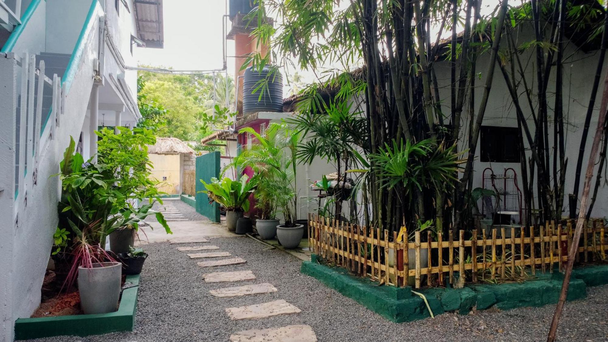 Asanka Surf House & Resturant Bed & Breakfast Midigama East Exterior foto