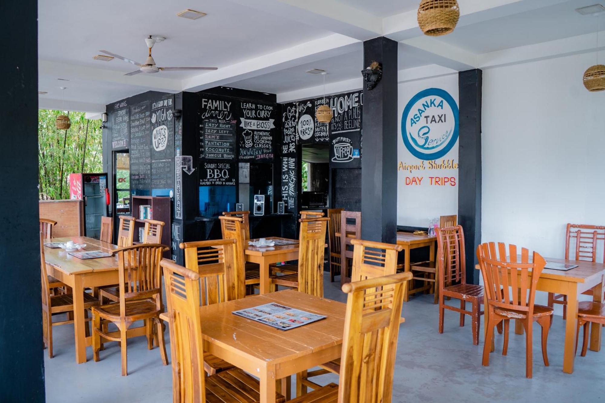 Asanka Surf House & Resturant Bed & Breakfast Midigama East Exterior foto