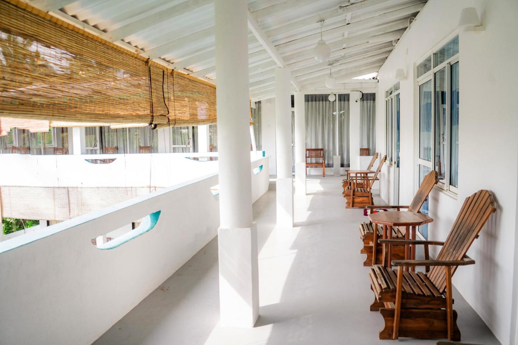 Asanka Surf House & Resturant Bed & Breakfast Midigama East Exterior foto