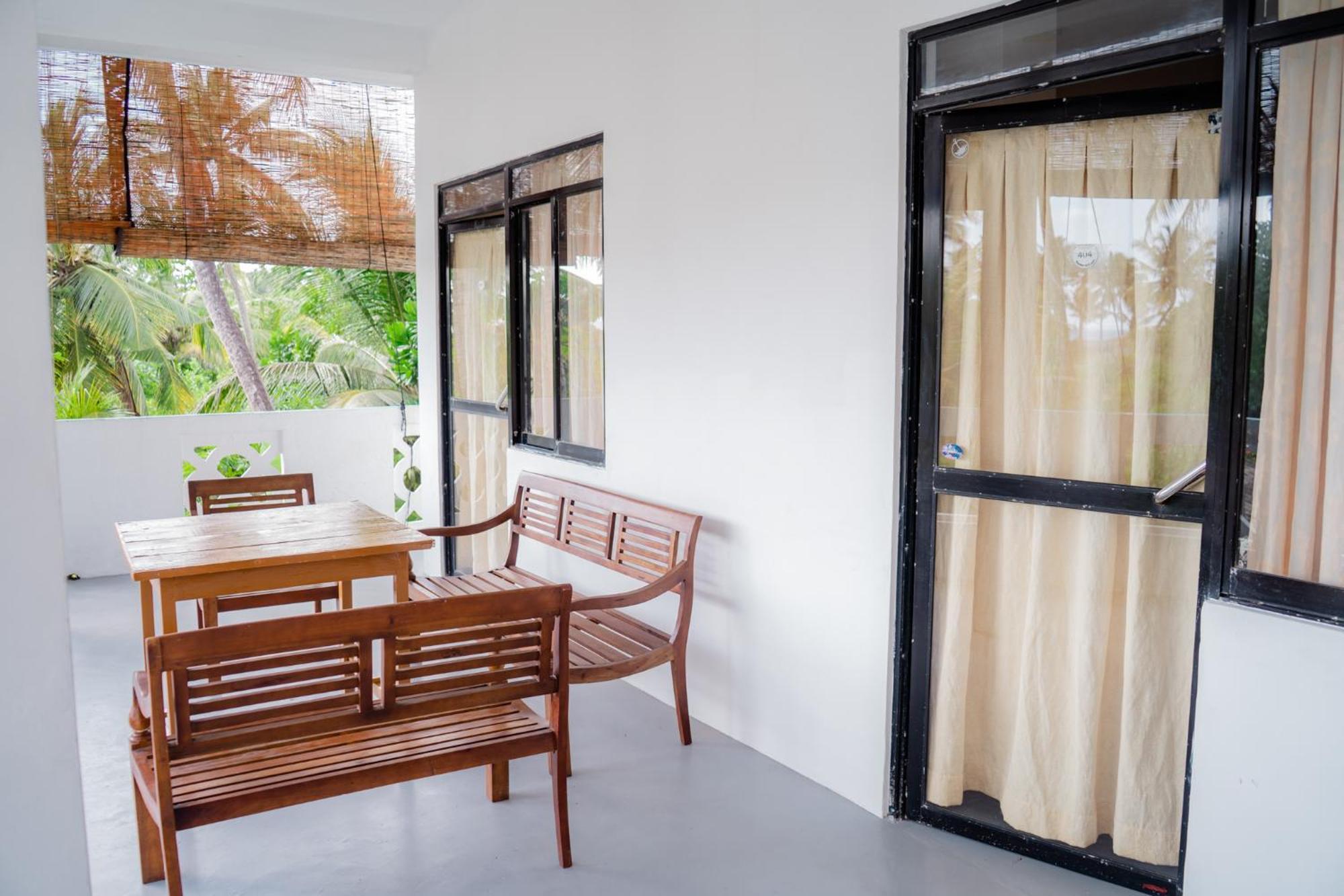 Asanka Surf House & Resturant Bed & Breakfast Midigama East Exterior foto