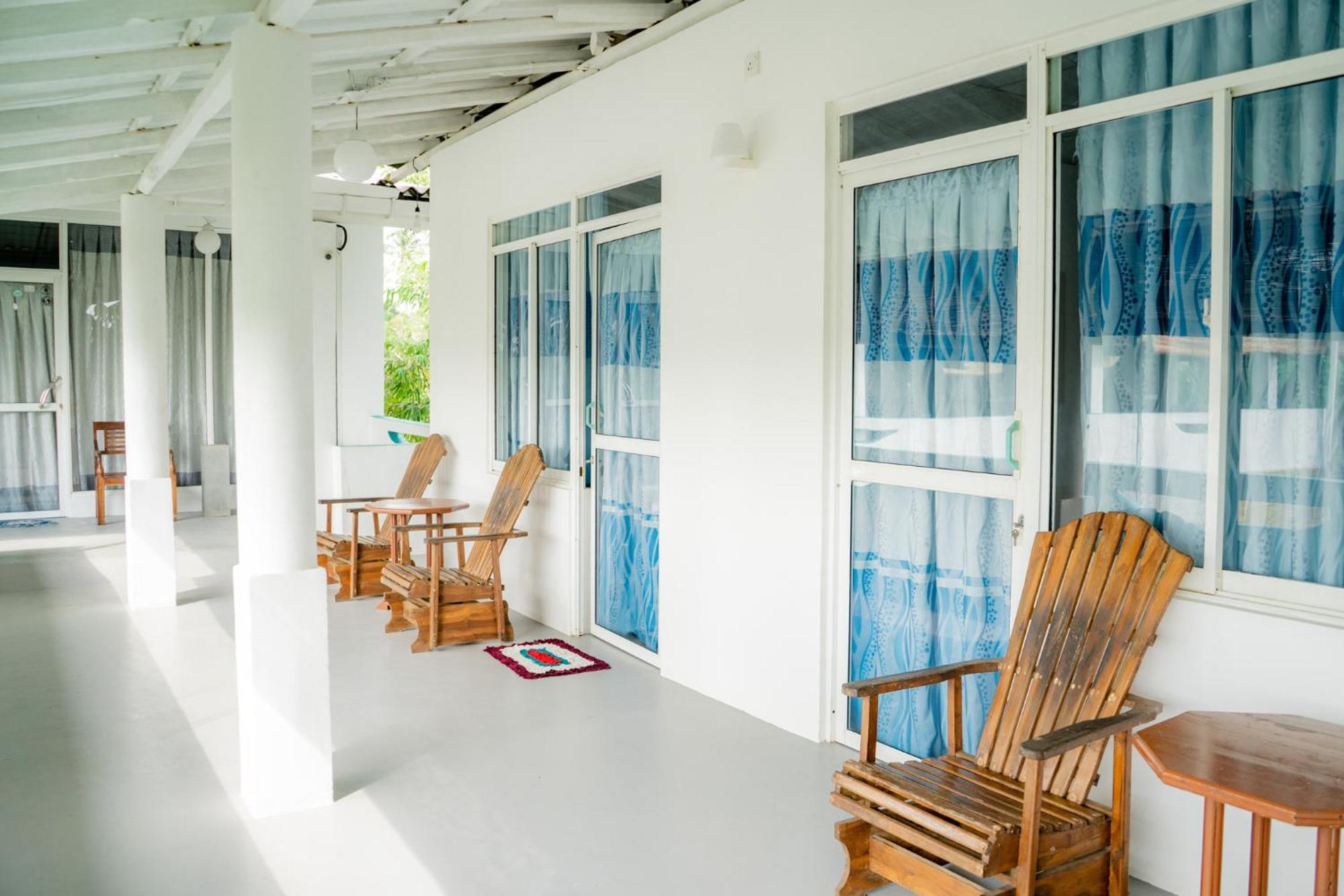 Asanka Surf House & Resturant Bed & Breakfast Midigama East Exterior foto