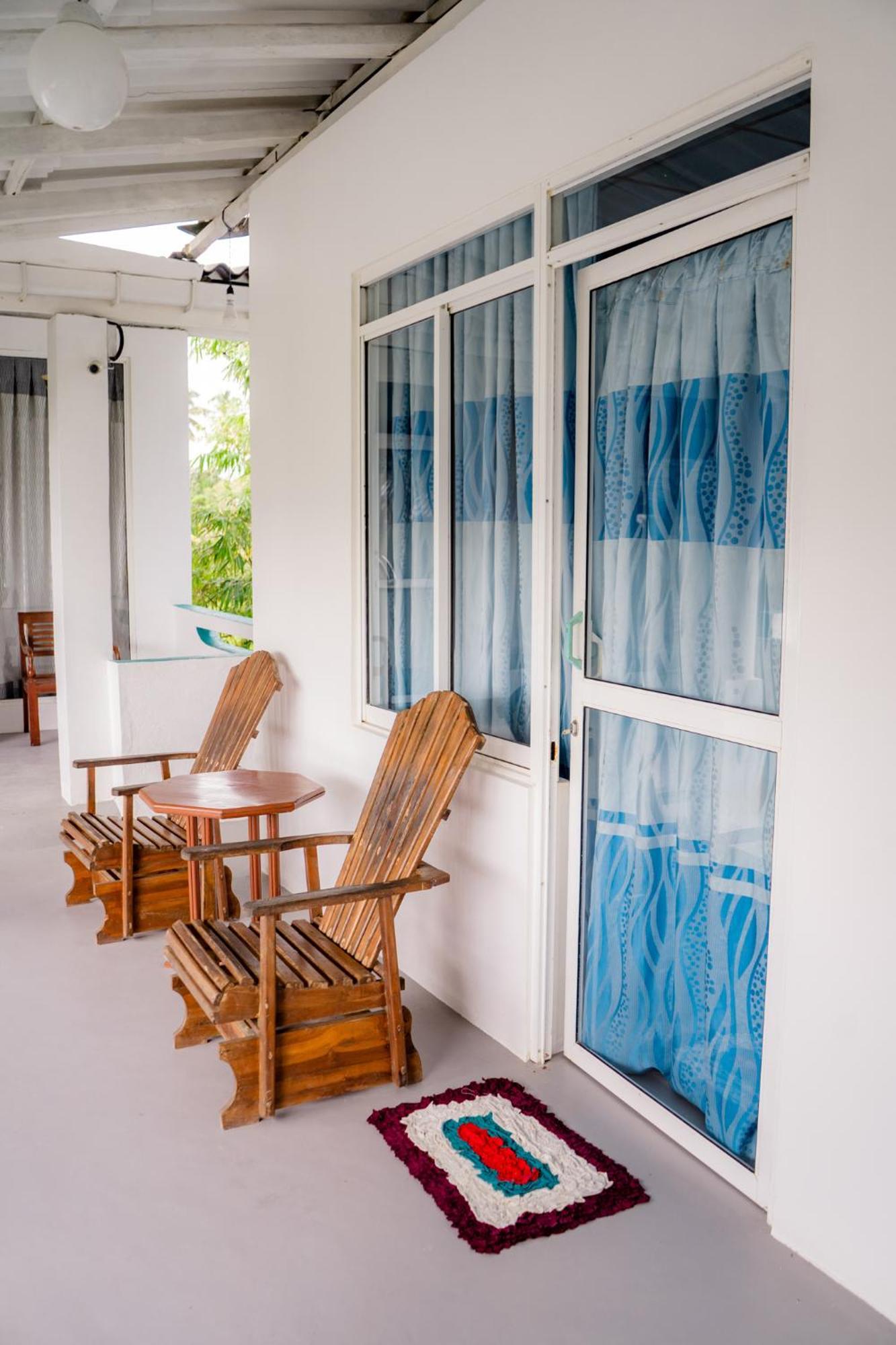 Asanka Surf House & Resturant Bed & Breakfast Midigama East Exterior foto