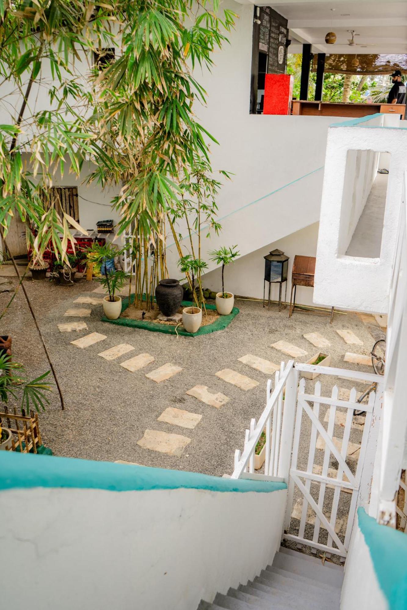 Asanka Surf House & Resturant Bed & Breakfast Midigama East Exterior foto