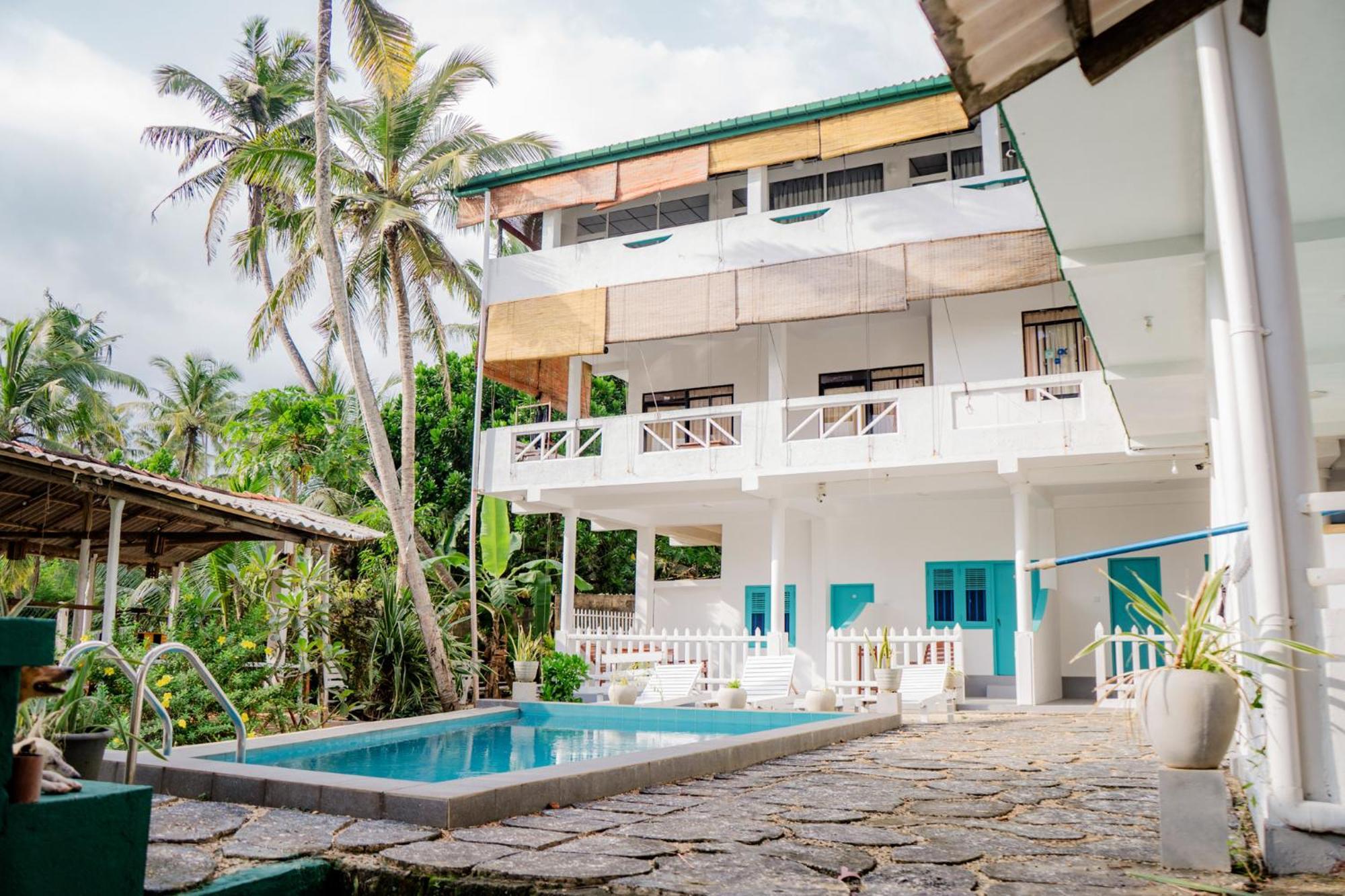 Asanka Surf House & Resturant Bed & Breakfast Midigama East Exterior foto