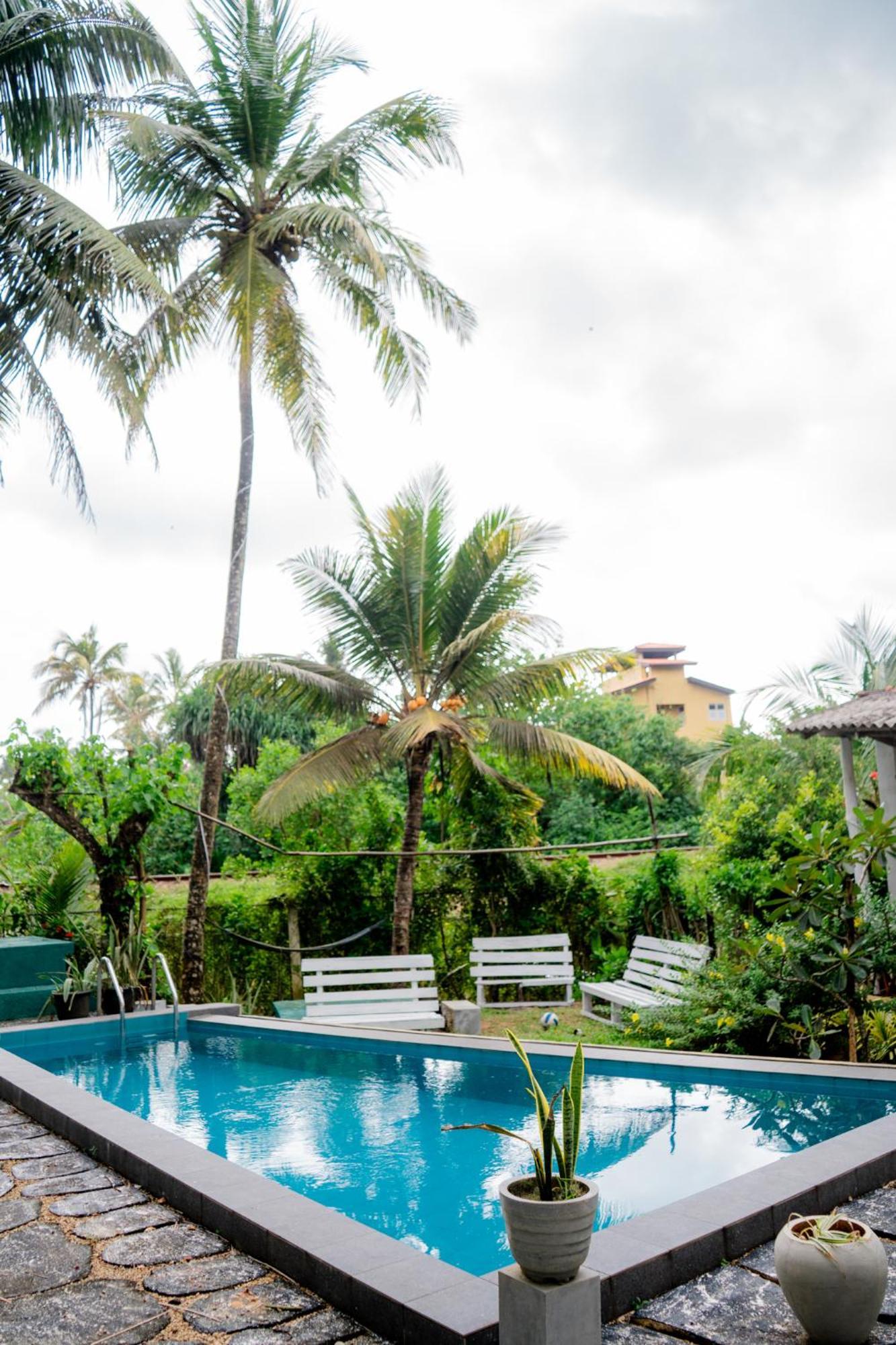 Asanka Surf House & Resturant Bed & Breakfast Midigama East Exterior foto