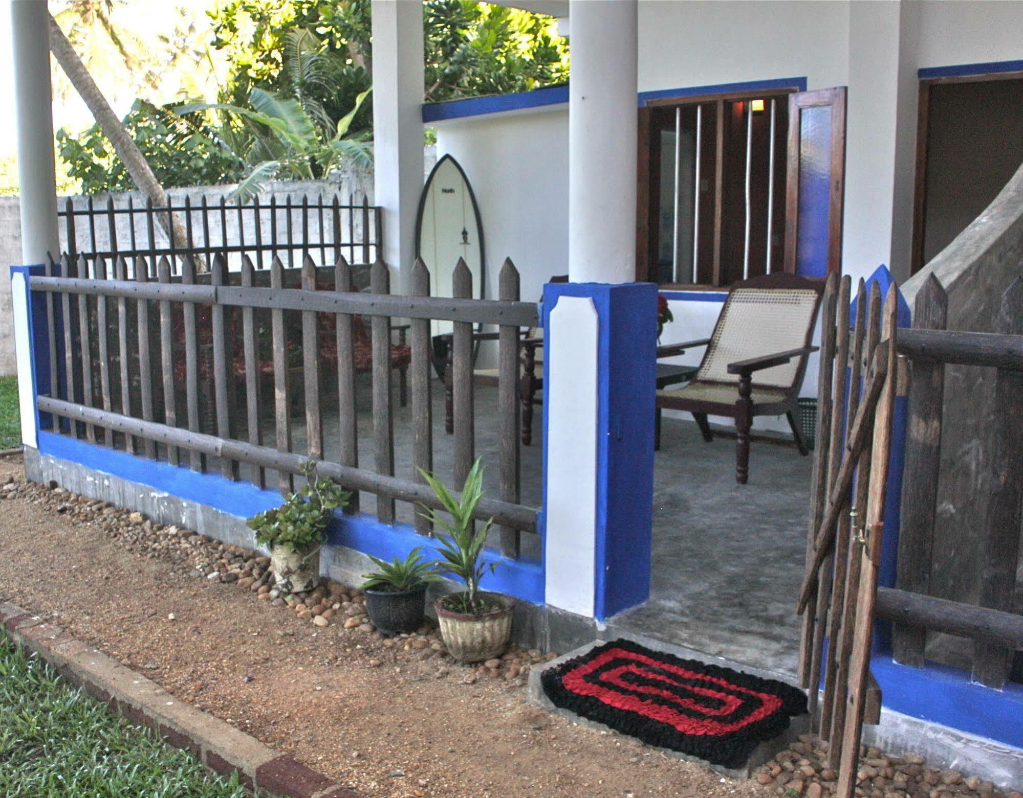 Asanka Surf House & Resturant Bed & Breakfast Midigama East Exterior foto