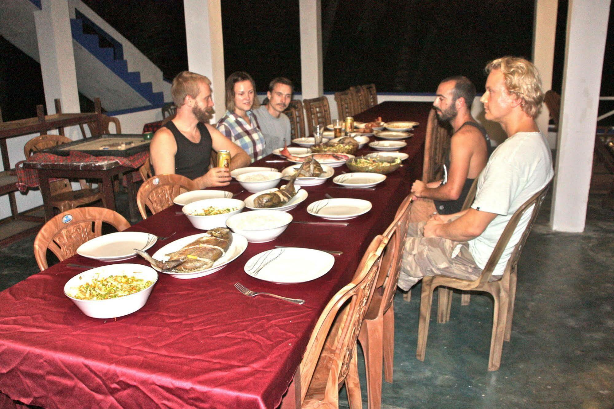 Asanka Surf House & Resturant Bed & Breakfast Midigama East Exterior foto