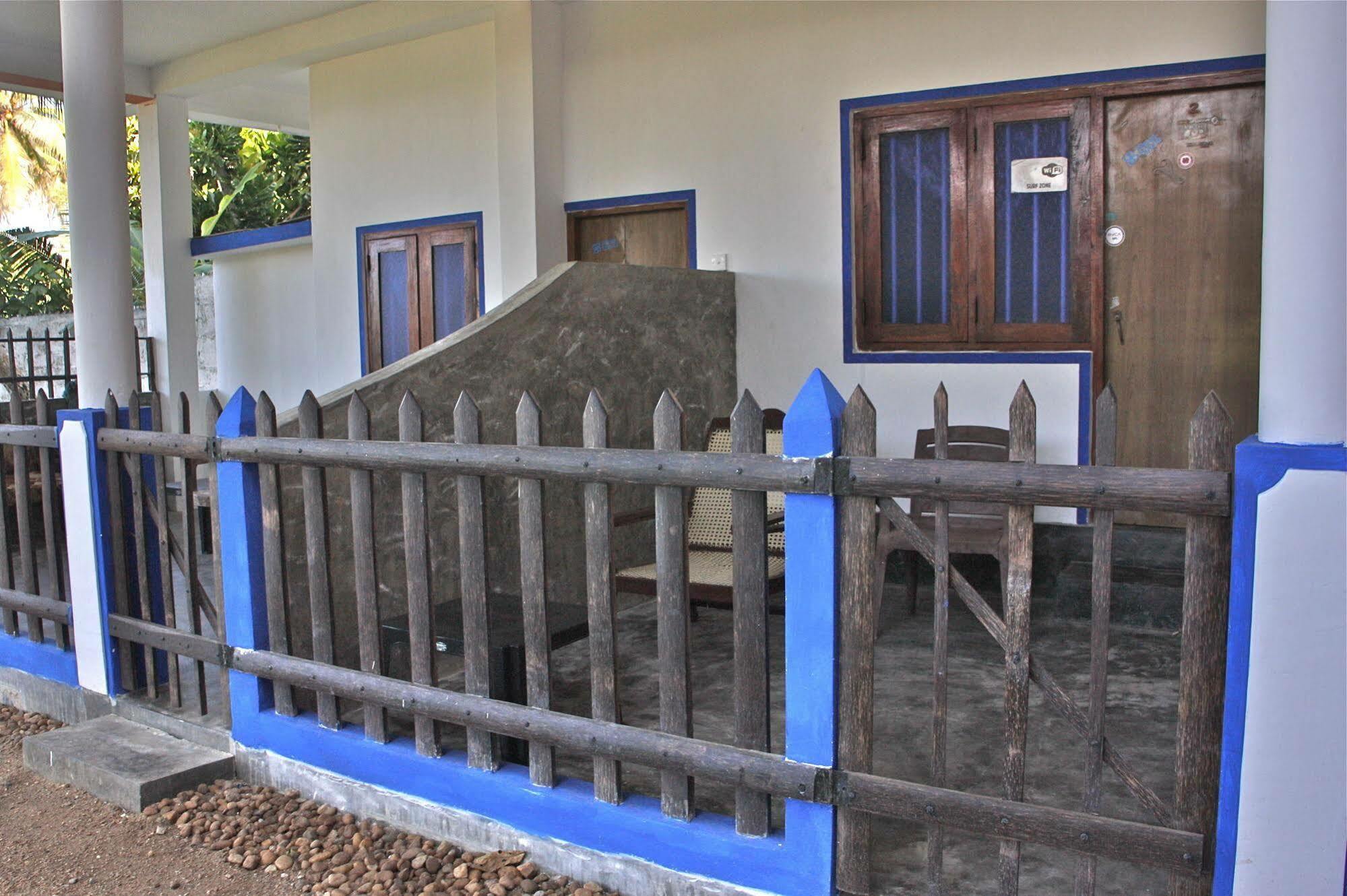 Asanka Surf House & Resturant Bed & Breakfast Midigama East Exterior foto